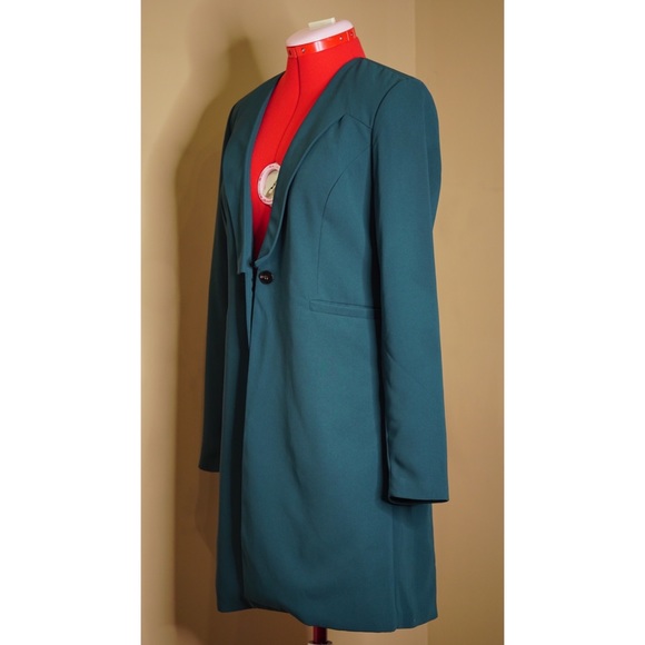 Oversized Single-Button Blazer - Picture 4 of 4